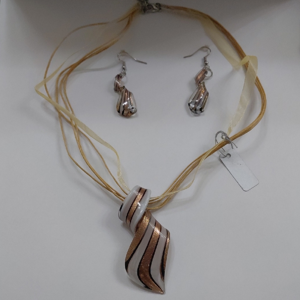 Elegant Two-Tone Pendant Necklace & Earring Set - White and Rose Gold